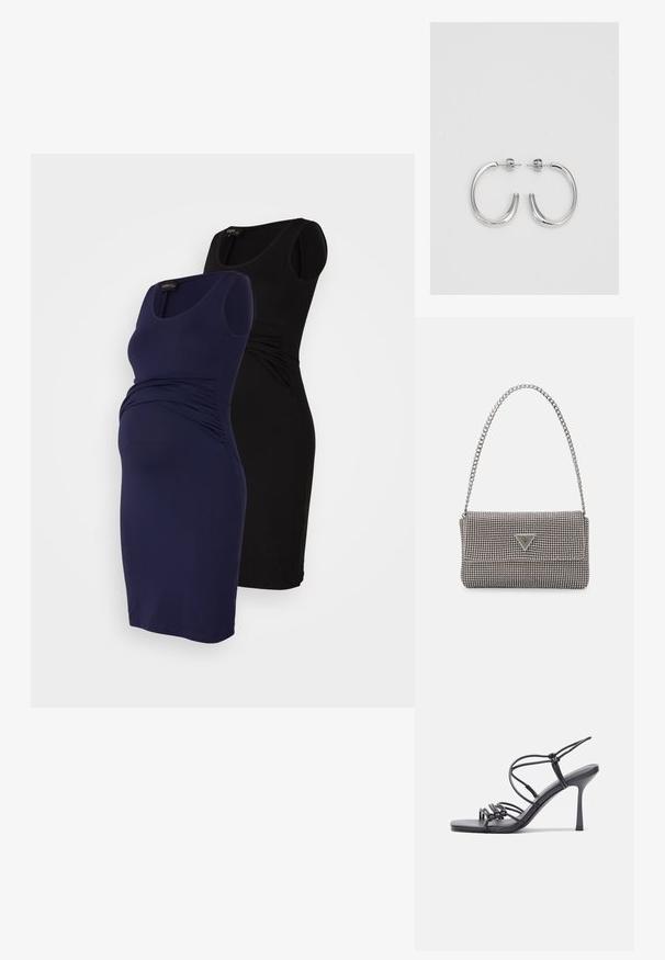 Dvoje tehotenských šiat, jedny námornícke a jedny čierne, s priliehavým strihom, okrúhlym výstrihom a riasením po bokoch pre pohodlie.; Čierne sandále na vysokom podpätku majú tenké remienky s uzlovým dizajnom, hladký štvorcový špičku a elegantný stiletto podpätok.; Svetlošedá metalická kabelka s reťazovým popruhom, ozdobená malými kruhovými kovovými štítkami a trojuholníkovým logom značky.; Strieborné kruhové náušnice s hladkým a lesklým povrchom. Okrúhly tvar, ľahký dizajn, s uzáverom na kolík.