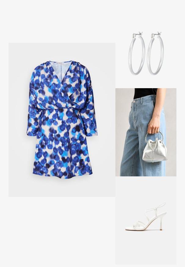 Modré a biele šaty s leopardím vzorom, so zavinovacím dizajnom, výstrihom do V, trojštvrťovými rukávmi a splývavým textilom.; Biele sandále na vysokom podpätku so štíhlym remienkom okolo členku a plochou základňou na prsty, textúrovaný predok so zhluky akcentov.; Metalická strieborná kabelka s textúrovaným povrchom, zdobená striebornou okrúhlou rukoväťou a uzáverom na šnúrku, držiaca sa pred svetlo modrými džínsami.; Strieborné kruhové náušnice s hladkým, lesklým povrchom. Kolový tvar a bezpečné klikanie na uzatváranie. Ľahký dizajn vhodný na každodenné nosenie.