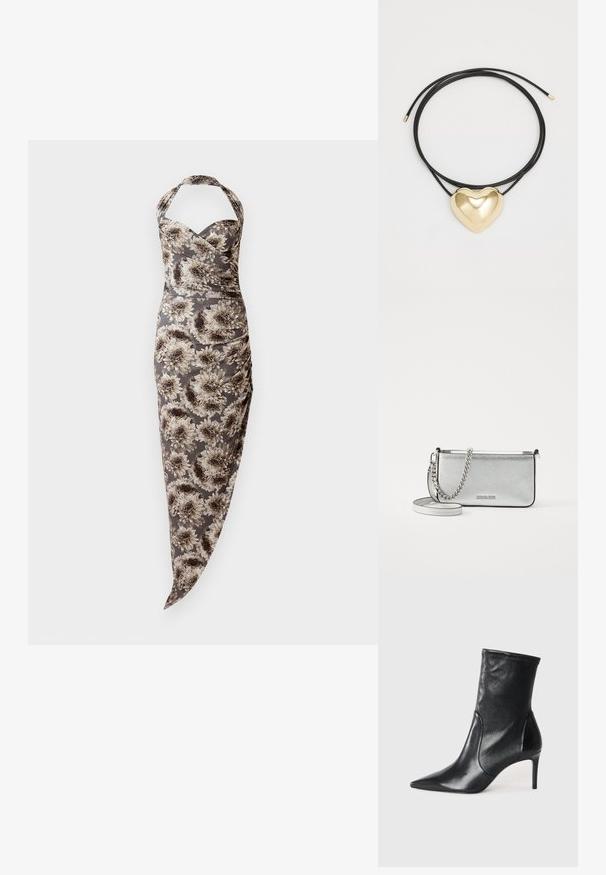 Halterneck fitted jurk met grote bloemenprint in grijs en beige, gerimpelde zijkanten en asymmetrische zoom.; Zwarte enkelboots van soepel leer, met een spitse neus, een aangesloten schacht en een slanke hoge hak. Minimalistisch ontwerp zonder zichtbare hardware.; Zilveren leren schoudertas met een gestructureerde afwerking, accenten van ketting en schouderband, en een ritssluiting. Beschikt over een logo aan de voorkant.; Zwarte gevlochten koordketting met een gepolijste gouden hartbedel met zachte lijnen en een glanzende afwerking.