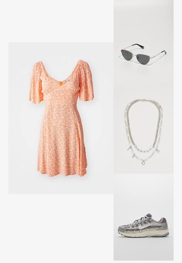 Orange kjole med puffede ærmer, V-udskæring, prydet med et blomstermønster i hvidt. Blødt stof, knælangt design og samlet detaljering.; Grå sportssko med overdel i mesh og ruskind, hvide accenter, en polstret sål og et særpræget design med reflekterende elementer.; Sorte metalrammesolbriller med mørke linser, katteøjeform og sorte templer med en regnbueaccent på den ene side.; Flerlags halskæde med sølvfarvede kæder og perleperler samt vedhæng, herunder nøgler og en firkantet medaljon. Glat tekstur med skinnende finish.