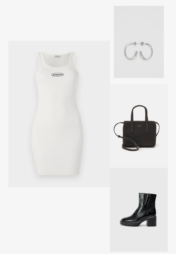 Biała, prążkowana sukienka bodycon z dekoltem w serek i cienkimi ramiączkami, z czarnym wyhaftowanym logo "guess.jeans" na przodzie.; Czarne lakierowane botki za kostkę z zaokrąglonym noskiem, elastycznymi panelami bocznymi i masywnym obcasem blokowym. Posiadają wytłoczone logo z tyłu.; Czarna torebka z dwoma krótkimi uchwytami i odpinanym paskiem na ramię. Gładki materiał przypominający skórę, z zamkiem błyskawicznym i detalem z logo.; Srebrne kolczyki na biglu o gładkim, błyszczącym wykończeniu. O zaokrąglonym kształcie, lekkim designie, z zamknięciem na zatrzask.