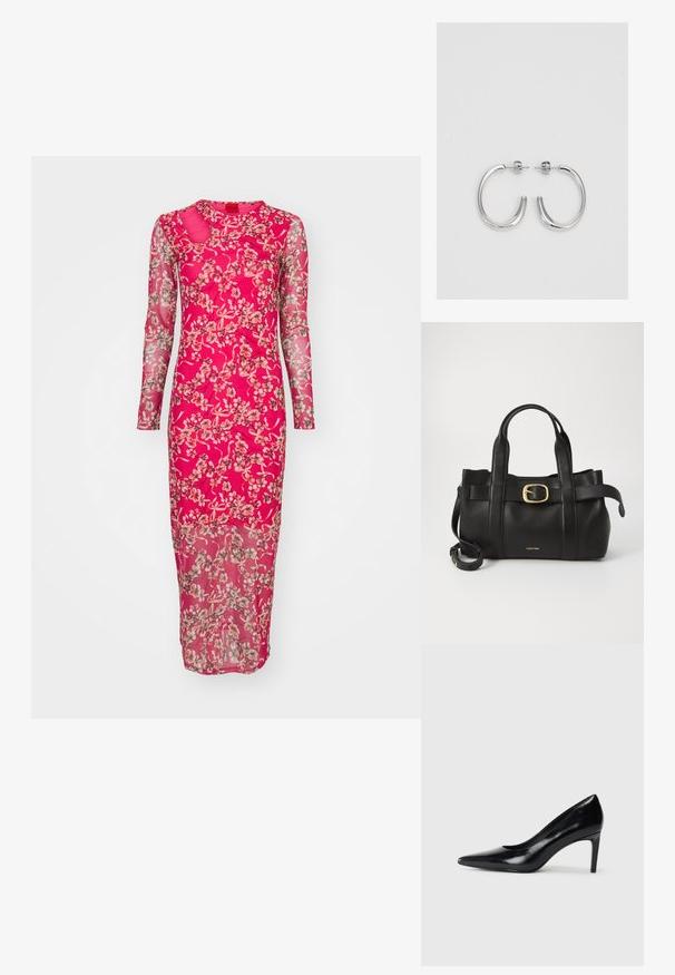 Dlhé, priesvitné ružové šaty s kvetinovým vzorom. Majú dlhé rukávy, vysoký golier a postranný výrez. Prúdiaca látka s priliehavým strihom.; Čierna kožená vysoká topánka s ihlovým podpätkom a špičatou špicou, hladkou textúrou a zúženým podpätkom. Minimalistický dizajn, bez ďalších ozdôb.; Čierna kožená kabelka s štruktúrovaným dizajnom, dvojitými hornými uchopiteľmi, zlatým prackovým akcentom a embosovaným logom značky na prednej strane.; Strieborné kruhové náušnice s hladkým a lesklým povrchom. Okrúhly tvar, ľahký dizajn, s uzáverom na kolík.