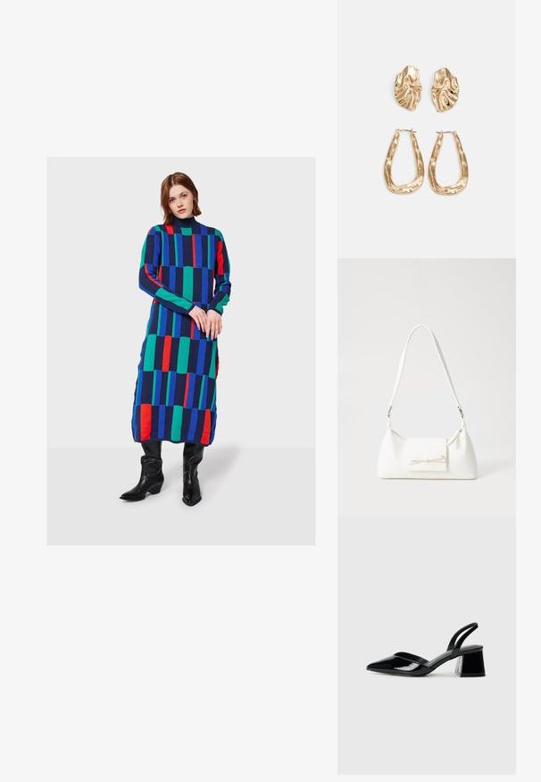 Kvinde står iført en lang, farverig kjole med geometrisk mønster i blå, grønne og røde striber, sat sammen med sorte støvler op til knæene.; Sorte patentlæder slingback hæle med spids tå og en geometrisk blok hæl. Har et elegant, minimalistisk design og en glat tekstur.; Hvid syntetisk håndtaske med en trekantet form, flad forsideklap og sløjfedetalje, justerbar strop, glat tekstur og minimalistisk design.; Guldtonede øreringe med teksturerede, bølgede former. Inkluderer skulpturelle clips og en åben ringdesign med en hamret finish.