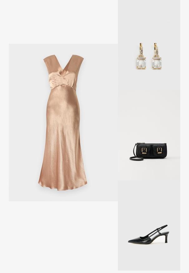 Hosszú, rózsaarany színű ruha, fényes anyagból készült, mély V-kivágással, széles pántokkal és lágyan omló fazonnal. Sima textúra.; Fekete lakk slingback sarok, hegyes orral, texturált kígyómintával, állítható pánttal és rövid, texturált tömbsarkal.; Fekete bőr keresztbody táska két elülső zsebbel, arany csattokkal, cipzáras záródással és vékony pánttal. Textúrált felület és kompakt téglalap alak.; Aranyszínű fülbevalók, melyek egy téglalap alakú, tiszta kristállyal díszítették, ami egy sor kis, kerek, tiszta kiegészítő alatt lóg. Letisztult, modern dizájn.