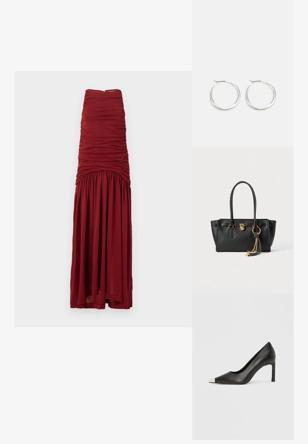 Bordeaux maksi-puku, jossa on tiukka vartalo-osa, kerrostettu rakenne ja valuva alaosa. Valmistettu pehmeästä kankaasta, jossa on huomaamaton vetoketju takana.; Musta nahkainen korkokenkä, jossa on kärkiosa ja metallinen hopeanvärinen kärki. Kenkä on sileäpintainen ja siinä on kapea 10 cm korko.; Musta nahkainen käsilaukku, jossa on kaksinkertaiset kahvat, kultainen lukko ja ketjuyksityiskohta, sekä musta-valkoinen tupsu koriste, valkoista taustaa vasten.; Hopeista valmistetut korvaketjut, joissa on sileä ja pyöreä muotoilu, ohut profiili ja varma lukko. Minimalistinen tyyli kiillotetulla pinnalla.