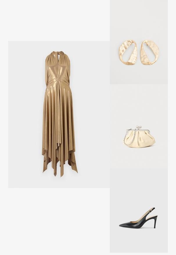 Metallisch goldenes Halterkleid mit tiefem V-Ausschnitt, drapiertem Oberteil und schwingendem, asymmetrischem Saum, der vertikale Falten für zusätzliche Struktur aufweist.; Schwarze Leder-Slingback-High-Heels mit spitzem Zehenbereich, verstellbarem Riemen und schlankem Stiletto-Absatz, ausgestattet mit einer glatten Oberfläche.; Faltige beigefarbene Ledertasche mit einem silbernen Metallrahmen, ausgestattet mit zwei runden dekorativen Verschlüssen und einem silbernen Kettenriemen.; Ein Paar unregelmäßige, oval geformte Ohrringe aus goldfarbenem Metall mit einer strukturierten, leicht gehämmerten Oberfläche auf weißem Hintergrund.
