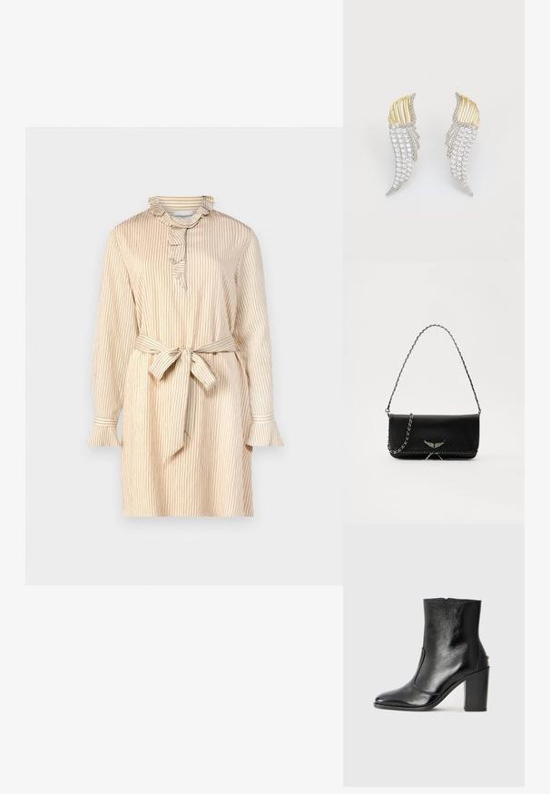Béžové šaty s vertikálnymi pruhmi, volánovým golierom, gombíkovou légou, dlhými rukávmi s rozšírenými manžetami a opaskom na viazanie v páse.; Čierna kožená kotníková obuv s hladkým povrchom, špicatou špičkou a masívnym vysokým podpätkom. Zdobená bočným otvorom a minimalistickým dizajnom.; Čierna kožená kabelka so strieborným reťazovým popruhom, so zdobnými krídelnými akcentmi a bielym prešívaním pozdĺž dolného švu.; Dvoje náušníc v tvare krídel, vyrobené zo strieborného kovu s čírymi, okrúhlo brúsenými kryštálmi a zlatými kovovými akcentmi v vrstvenom dizajne.