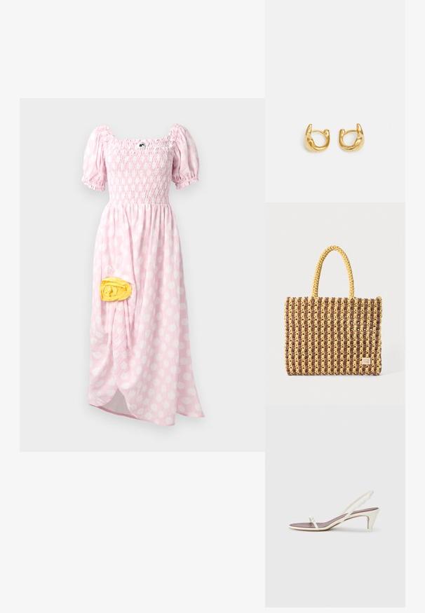 Šviesiai rožinė maxi suknelė su baltais taškeliais, surinktu liemeniu, trumpomis pūkuotomis rankovėmis ir geltonu audinio akcentu šone.; Baltos slingback šlepetės su lengvu kulnu, plonais dirželiais ir lygia odos tekstūra; turi mažą dekoratyvinę sagtelę.; Ruda ir geltona audinio rankinė, turinti stačiakampį formą, dvi rankenas ir tekstūruotą paviršių su matomais siūlėmis bei prekių ženklu.; Auksiniai auskarai-žiedai su lygiu, apvaliu dizainu ir blizgiu paviršiumi. Auskarai turi kompaktišką, masyvų forma ir be siūlių užsegimą.