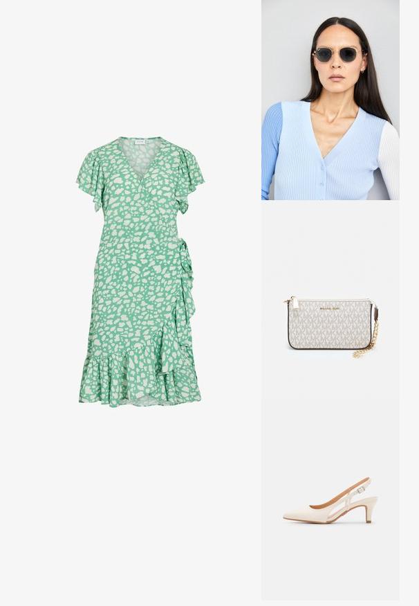 Zöld ruha, átkötő dizájnnal, rövid fodros ujjak és fehér absztrakt foltokkal. A szoknya fodrozott alsó része és oldalsó megkötője a megfelelő illeszkedés érdekében.; Fehér slingback sarok, hegyes orral, sima felső anyaggal, alacsony blokk sarkával és oldalsó kivágott dizájnnal, állítható csatpánttal.; Kerek napszemüveg sötét lencsékkel és arany kerettel. A modellen világoskék, bordázott kardigán van gombokkal és kontrasztos fehér ujjaival.; Michael Kors bézs bevonatos vászon karkötő, amely ismétlődő MK logó mintával, aranyszínű fémrészletekkel és levehető lánchordóval rendelkezik.