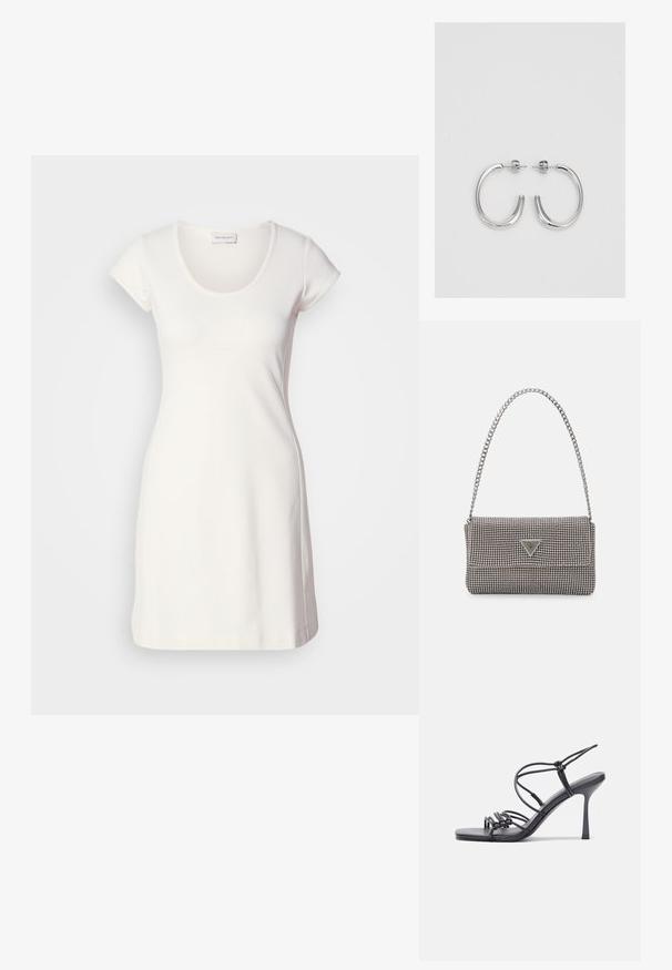 Bela kratka obleka s kratkimi rokavi iz gladkega, elastičnega materiala s krožnim ovratnikom in oprijetim silhuetom, ki vsebuje minimalne šive.; Črne visoke sandale na peto imajo tanke naramnice z vozlom, gladek kvadratni toe in eleganten stiletto peto.; Svetlo siva kovinska torbica z verižnim ročajem, okrašena z majhnimi okroglimi kovinskimi bleščicami in trikotnim logotipom blagovne znamke.; Srebrne uhančke v obliki obroča z gladko, sijočo površino, ukrivljene oblike in zapiranjem na zatič. Minimalistična zasnova z modernim zaključkom.