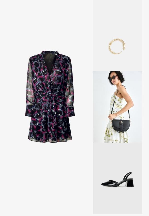 Čierna priehľadná šaty s kvetinovým vzorom v purpurovej, ružovej a sivej. Má dlhé rukávy, zúžený pás a golier.; Čierne lakované kožené sandálové podpätky s špicatou špičkou a geometrickým blokovým podpätkom. Disponujú elegantným, minimalistickým dizajnom a hladkým povrchom.; Čierna kožená kabelka s zaobleným tvarom, odnímateľným popruhom a zlatými doplnkami. Kabelka má klopu s detailom s prackou.; Prsteň v zlatej farbe s organickým, skrúteným dizajnom, hladkým povrchom a zužujúcimi sa koncami, vytvárajúci moderný, sochársky vzhľad.