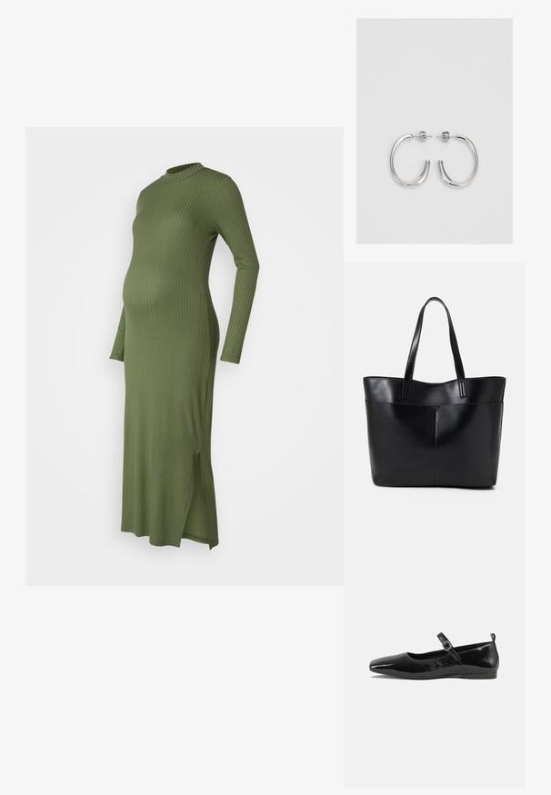 Prążkowana, długorękawowa sukienka ciążowa w oliwkowym kolorze. Posiada wysoki kołnierz oraz boczne rozcięcia dla dodatkowego komfortu i stylu.; Czarne lakierowane baleriny z ostro zakończonym noskiem, paskiem na kostkę z klamrą oraz gładką, błyszczącą teksturą. Niski obcas dla wygody.; Czarna skórzana torba na ramię z dwoma długimi uchwytami, gładką teksturą i sztywną formą. Posiada przednią kieszeń dla dodatkowego przechowywania.; Srebrne kolczyki na biglu o gładkim, błyszczącym wykończeniu. O zaokrąglonym kształcie, lekkim designie, z zamknięciem na zatrzask.
