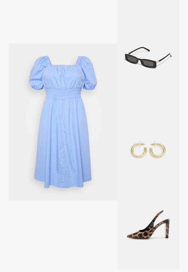 Hellblaues Kleid mit quadratischem Ausschnitt, Puffärmeln und einem gerafften Taillenbereich. Der Stoff ist glatt und das Rockdesign fließt.; Pumps mit Leopardenmuster im Slingback-Stil, spitz zulaufend und mit transparentem Blockabsatz. Hergestellt aus glänzendem Material mit glatter Oberfläche.; Schwarze rechteckige Sonnenbrillen mit dunklen Gläsern, glänzenden Kunststoffrahmen und goldenen Akzenten an den Bügeln. Minimalistisches Design und schlanke Form.; Goldene Creolen mit einer glatten, glänzenden Oberfläche. Zirkuläres Design mit einem kleinen Stecker und einer klaren Rückseite für einen sicheren Sitz.