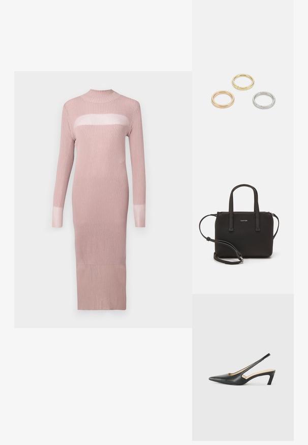 Sukienka dzianinowa z długim rękawem w jasnoróżowym kolorze, z dekolem w kształcie stójki oraz przezroczystą poziomą wstawką na wysokości klatki piersiowej. Dopasowany krój.; Czarny but na obcasie typu slingback z ostro zakończonym noskiem, z niskim obcasem, wykonany z gładkiej skóry, z wycięciem po boku dla lepszej wentylacji.; Czarna torebka z dwoma krótkimi uchwytami i odpinanym paskiem na ramię. Gładki materiał przypominający skórę, z zamkiem błyskawicznym i detalem z logo.; Trzy metalowe pierścienie: jeden w różowym złocie, jeden złoty z teksturowanymi akcentami, oraz jeden srebrny, wszystkie z wygrawerowanym brandingiem na wewnętrznej stronie.