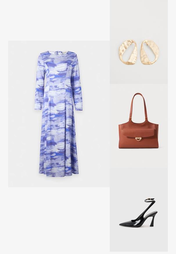 Vestido de manga longa feito de tecido leve, apresentando um padrão abstrato azul e branco, gola redonda e fecho de zíper nas costas.; Sapatilhas de salto alto em verniz preto, com bico afiado, tiras ajustáveis no tornozelo e um salto quadrado moderado. Textura suave com acabamento brilhante.; Bolsa tote em couro castanho com alças longas, bolso frontal com aba e fecho em forma de coração dourado gravado com "Love Moschino".; Par de brincos irregulares em forma oval, feitos de metal dourado, com uma superfície texturizada e ligeiramente martelada, sobre um fundo branco.