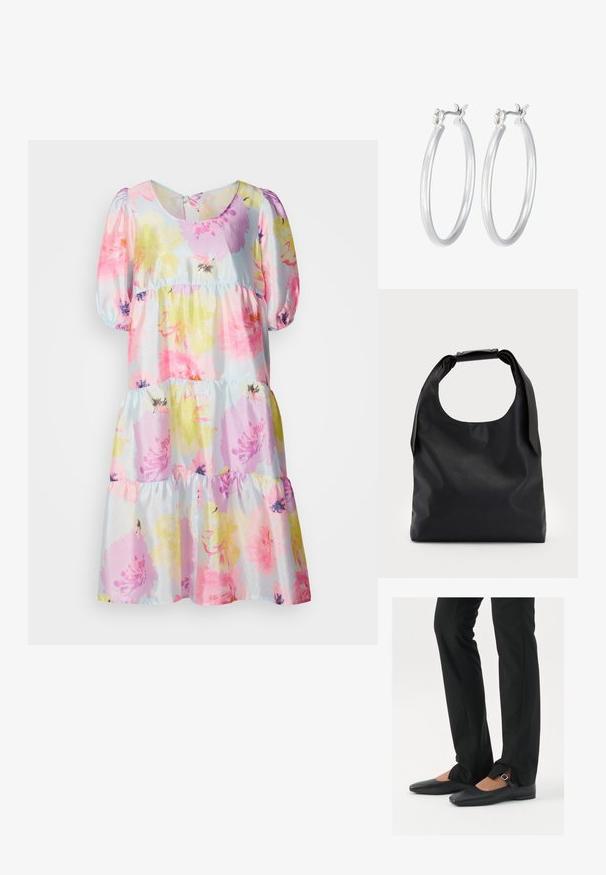 Abito floreale con fiori rosa pastello, gialli e viola su sfondo azzurro chiaro. Maniche a sbuffo con un design a gonna a più strati.; Ballerine in pelle nera con punta appuntita, cinturino con fibbia in argento, abbinate a pantaloni neri su misura con orlo a spacco.; Borsa hobo in pelle nera con un manico unico, morbido e arrotondato; presenta una texture liscia e un design minimalista. Nessun hardware o accenti visibili.; Orecchini a cerchio in argento con una finitura liscia e lucida. Forma rotonda e chiusura a scatto sicura. Design leggero adatto per l'uso quotidiano.