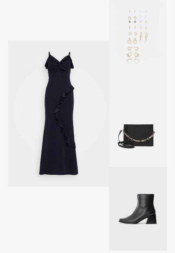 Tengerészkék estélyi ruha, amely vékony pántokkal, a nyaknál fodros akcentussal és egy oldalsó fodorral rendelkezik, sima anyagból készült.; Fekete bőr bokacsizma négyzetes orral, oldalsó cipzárral és tömbsarkal, egyszínű világos háttér előtt.; Fekete bőr keresztpántos táska, sima textúrával, téglalap alakú és fém lánc részlettel az elején. Állítható pánttal ellátva.; Arany tónusú fülbevalók szettje, amely különféle mintákat tartalmaz, beleértve a stift fülbevalókat, karikákat és gyöngyökkel és strasszokkal díszített hosszú fülbevalókat.