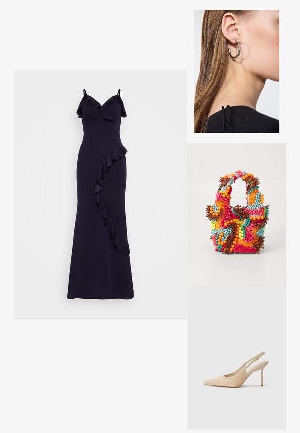 Námořnické modré večerní šaty s tenkými ramínky, ruflovými akcenty na výstřihu a bočním detailem v podobě ruffles, vyrobené z hladkého materiálu.; Béžové lodičky na klínku s špičatou špičkou, vyrobené z texturovaného materiálu, s úzkým podpatek a nastavitelným páskem.; Beaded kabelka s živými barvami: růžovou, oranžovou, modrou a hnědou. Texturovaný povrch s kulatými korálky a organickými tvary, pevné uchy.; Stříbrný kruhový náušník s lesklým povrchem, zdobený malými zlatými akcenty, v kulatém tvaru, nošený na lalůčku.