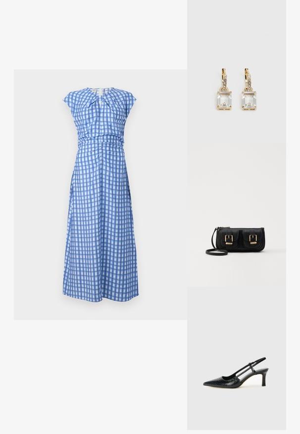 Mėlyna languota suknelė, pagaminta iš lengvos medžiagos. Itin akcentuota susirinkusia juosmens dalimi, trumpomis rankovėmis ir raktų skylutės tipo užsegimu nugarinėje dalyje.; Juodai lakuoti slingback aukštakulniai su smailiu nosiu, su tekstūruotu gyvatės raštu, reguliuojama juosta ir trumpu, tekstūruotu blokiniu kulnu.; Juodas odinis per petį nešiojamas krepšys su dviem priekiniais kišenėmis, auksiniais sagtimis, užtrauktuko uždarymu ir siauromis petnešomis. Textūruota paviršius ir kompaktiškas stačiakampis formatas.; Auksinės spalvos auskarai, kuriuose yra stačiakampis, skaidrus kristalas, kabantis po eile mažų, apvalių skaidrių akcentų. Šiuolaikiškas, modernus dizainas.