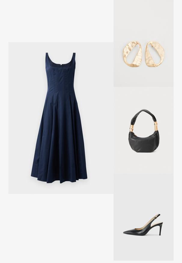Šaty bez rukávů v námořnické modři, midi délky, s čtvercovým výstřihem, přiléhavým korzetem, rozšířenou sukni a předním zipem.; Černé kožené lodičky na podpatku s špičatou špičkou, nastavitelným páskem a elegantním jehlovým podpatkem, vyznačující se hladkým povrchem.; Černá kožená kabelka s kulatým tvarem, měkkou texturou a uzlovou rukojetí se zlatými kovovými detaily. Zapínání na zip.; Pár nepravidelných oválných náušnic z kovu pozlaceného zlatem s texturovaným, mírně kladivkovým povrchem na bílém pozadí.