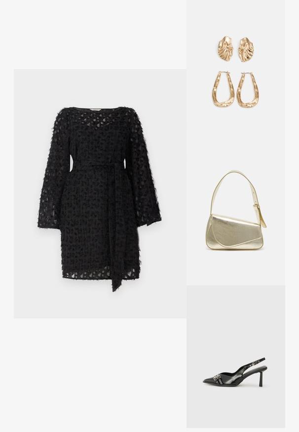 Juoda suknelė, pagaminta iš tekstūruoto audinio, dekoruota gėlių raštu, su ilgomis rankovėmis ir rišamu diržu ties liemeniu.; Juodas lakuotas odinis batelis su smailiu pirštu, kulkšnies dirželiais su sidabrinėmis sagtimis ir detalėmis, bei plonu kulnu.; Aukso metalinės rankinės su struktūrizuotu dizainu, lygaus paviršiaus ir reguliuojama dirželiu. Pasižymi unikaliu trikampiu pavidalu ir minimalizmu siuvinėjime.; Auksinės auskarai, turintys tekstūruotus, bangų formos elementus. Įeina skulptūriniai segami auskarai ir atviri lankai su išmuštu paviršiumi.