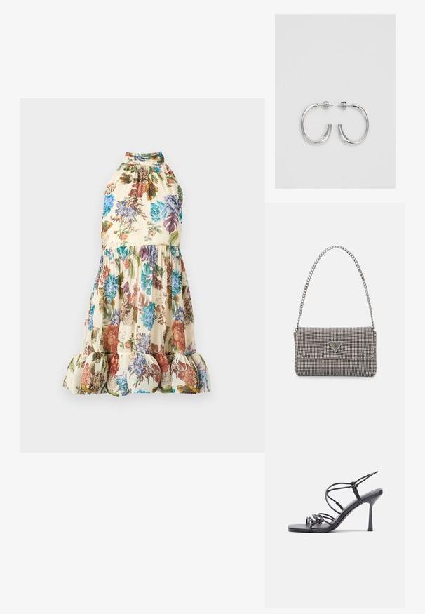 Cvjetna haljina s kremasto pozadinom i šarenim cvjetnim uzorcima. Dizajn s halter vratom, skupljenim strukom i volanima na rubu.; Crne sandale na visokoj potpetici imaju tanke trake s čvorastim dizajnom, glatki kvadratni vrh i elegantnu stiletto petu.; Svijetlosivi metalik ruksač s lancem, ukrašen malim okruglim metalnim zakovicama i trokutastim logotipom marke.; Srebro naušnice u obliku prstena s glatkom, sjajnom završnom obradom. Zaobljenog oblika, laganog dizajna, s kopčom na poleđini.