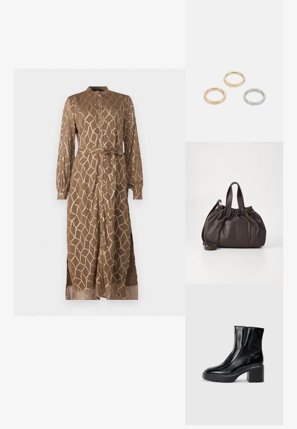 Hnedé šaty s dlhým rukávom a geometrickým zlatým vzorom, s gombíkovou prednou časťou, viazaním v pase a bočnými rozparkami pre pohodlný pohyb.; Čierne lakované členkové topánky s zakrivenou špičkou, elastickými bočnými panelmi a masívnym blokovým opätkom. S embosovaným logom na zadnej strane.; Samsøe Samsøe SAEMMI MIDI BAG - Kabelka - dark brown; Triumf kovových prsteňov: jeden v ružovom zlate, jeden zlatý s textúrovanými akcentmi a jeden strieborný, všetky s gravírovaným logom na vnútornej strane.