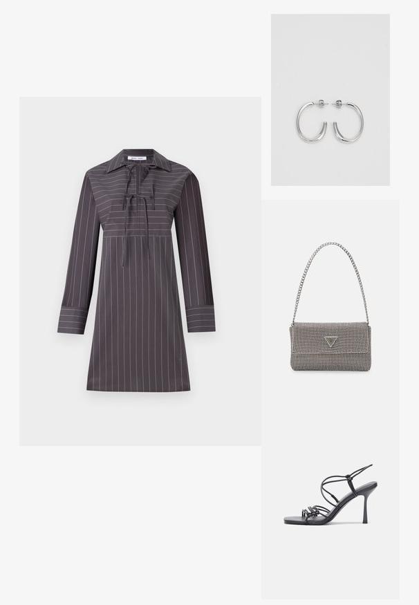 Abito grigio a maniche lunghe con strisce verticali bianche, colletto a punta, chiusura a fiocco al collo e silhouette dritta. Tessuto dalla consistenza morbida.; Sandali neri con tacco alto presentano sottili cinturini con design annodato, una punta quadrata liscia e un elegante tacco a spillo.; Borsa a mano metallica grigia chiara con tracolla a catena, impreziosita da piccoli chiodi metallici circolari e da un logo triangolare del marchio.; Orecchini a cerchio in argento con una finitura liscia e lucente. Forma arrotondata, design leggero, con chiusura a perno.