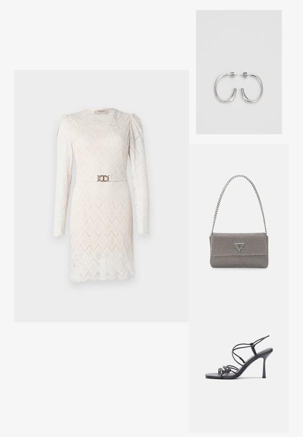 Ilgomis rankovėmis, V formos iškirpte ir raštuota tekstūra off-white spalvos nėriniuota suknelė. Juosmenyje turi sidabro atspalvio diržą akcentui.; Juodos aukštakulnės sandalai pasižymi plonyčiais dirželiais su mazgo dizainu, lygiu kvadratiniu pirštu ir elegantišku stiletto kulnu.; Šviesiai pilka metalinė rankinė su grandinėlės dirželiu, papuošta mažais apvaliais metaliniais smeigėmis ir trikampiu prekės ženklu.; Sidabrinės auskarai žiedai su lygiu, blizgiu paviršiumi. Suapvalinta forma, lengvas dizainas, su uždarymu ant smeigtuko.