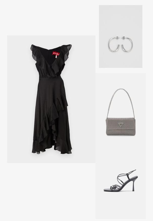 Fekete ruha fodros ujjakkal és réteges hemnél. Puha anyagból készült, V-dekoltázzsal és légies sziluettel.; Fekete magas sarkú szandálok vékony pántokkal, csomózott mintával, sima négyzetes orral és karcsú stiletto sarkal rendelkeznek.; Világosszürke fémes kézitáska lánc pánttal, kis kör alakú fém kifinomult díszítéssel és háromszög alakú márkagéppel.; Ezüst karika fülbevalók sima, fényes felülettel. Lekerekített forma, könnyű kialakítással, tűs zárómechanizmussal.