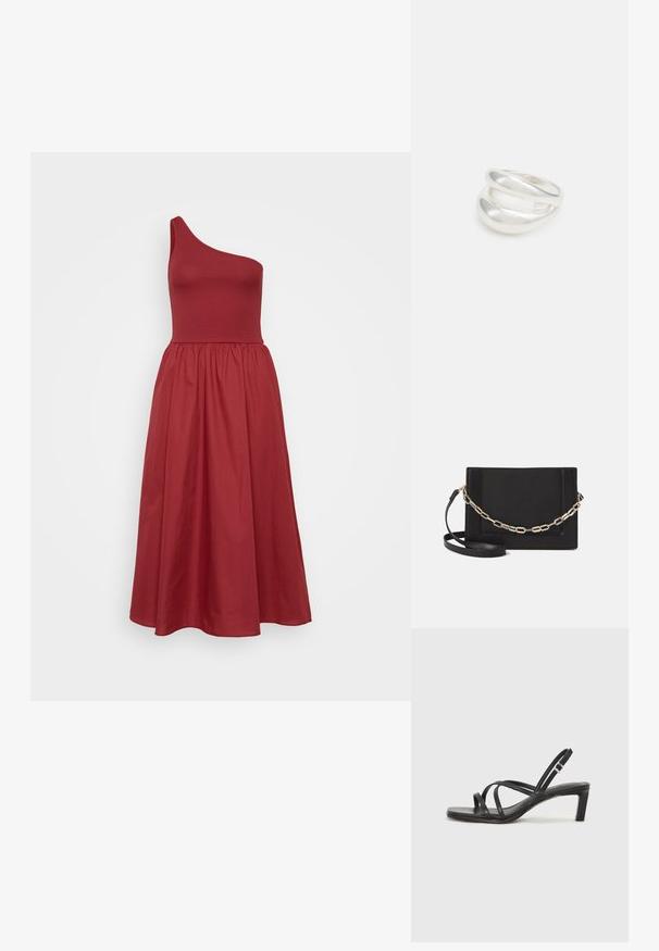 Asymmetrisk en-skulder kjole i rik rød, tettsittende bodice, utvidet midelengde skjørt, glatt stoff med subtil tekstur.; Mustat hihnalligat, joissa on neliön muotoinen kärki ja matala lohkokorko. Ominaisuuksiin kuuluu useita ohuita hihnoja ja säädettävä nilkkahihna. Valmistettu sileästä nahasta.; Musta nahkainen olkalaukku, jossa on sileä pinta, suorakulmainen muoto ja metalliketju yksityiskohtana edessä. Mukana säädettävä hihna.; Hopeinen kaksinkertainen rengas, jossa on sileä, kiillotettu pinta. Siinä on sulava, kaareva muotoilu, jossa on päällekkäisiä osia modernin ilmeen saavuttamiseksi.
