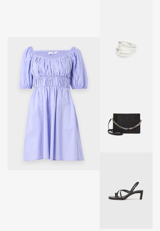 Vestido lila con mangas cortas abullonadas, cuerpo fruncido y falda fluida. Hecho de una tela ligera, que presenta detalles fruncidos.; Sandalia negra de tiras con punta cuadrada y tacón bajo de bloque. Presenta múltiples tiras delgadas y una correa ajustable en el tobillo. Fabricada en cuero suave.; Bolso cruzado de piel negra con textura suave, forma rectangular y un detalle de cadena metálica en el frente. Incluye una correa ajustable.; Anillo de plata de doble banda con una superficie lisa y pulida. Presenta un diseño fluido y curvado con secciones superpuestas para un aspecto moderno.