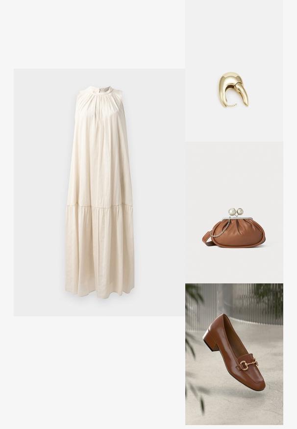 Długa, bezrękawna sukienka w jasnym beżu, z wysokim dekoltem, marszczonym ciałem i warstwową spódnicą o miękkiej, gładkiej fakturze materiału.; Brązowe lakierowane mokasyny z kwadratowym noskiem, metalowym łańcuszkiem i niskim blokowym obcasem; gładka faktura, minimalistyczny design.; Brązowa skórzana kopertówka z srebrnym zapięciem w kształcie kuli oraz małym srebrnym łańcuszkiem na białym tle.; Złote metalowe kolczyki o eleganckim, zakrzywionym kształcie. Posiadają charakterystyczny szpiczasty kształt, polerowaną powierzchnię oraz zapięcie na zawias.