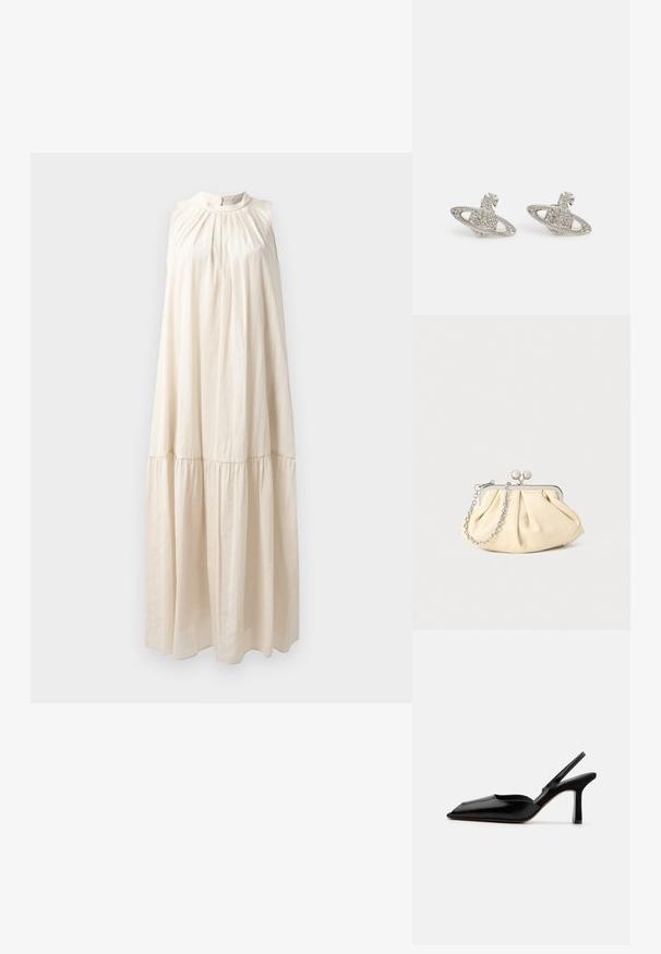 Langärmliges, ärmelloses Kleid in hellem Beige, mit hohem Kragen, gerafftem Oberteil und gestuftem Rock aus weichem, glattem Stoff.; Schwarzer Leder Slingback-Absatz mit spitz zulaufender Zehenpartie, minimalistisches Design, dünner Knöchelriemen und eleganter Stiletto-Absatz. Glatte Textur.; Faltige beigefarbene Ledertasche mit einem silbernen Metallrahmen, ausgestattet mit zwei runden dekorativen Verschlüssen und einem silbernen Kettenriemen.; Silberohrringe in Form von Saturn, mit einem strukturierten Planeten und einem Ring, verziert mit kleinen klaren Kristallen und einem schleifenförmigen Stecker.