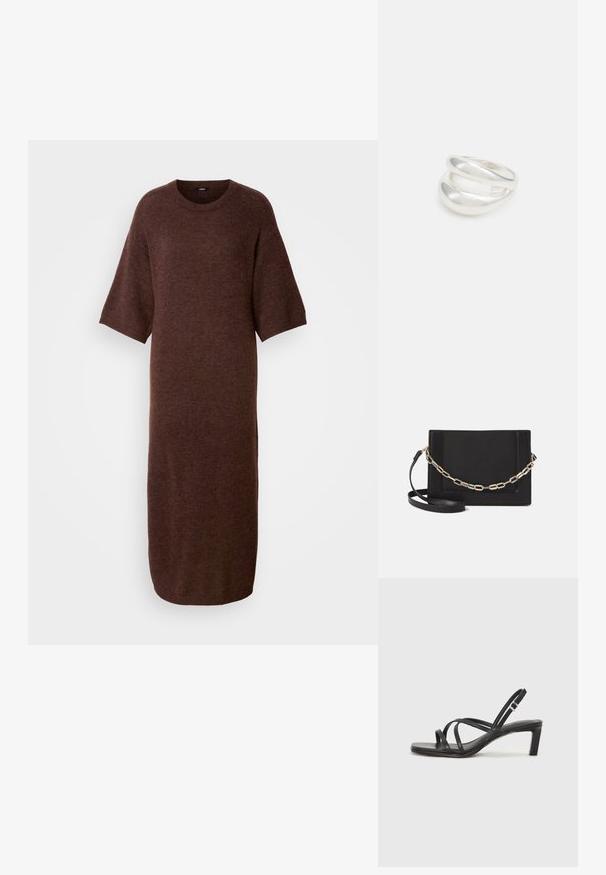 Abito lavorato a maglia marrone con scollo rotondo, maniche corte e vestibilità asciutta, caratterizzato da una texture morbida e lunghezza fino al polpaccio.; Sandalo nero con cinturini, dalla punta squadrata e tacco basso a blocco. Presenta diversi cinturini sottili e una cinturini regolabile alla caviglia. Realizzato in pelle liscia.; Borsa a tracolla nera in pelle con una texture liscia, forma rettangolare e dettaglio in catena metallica sul davanti. Inclusa una tracolla regolabile.; Anello doppio in argento con superficie liscia e lucida. Presenta un design fluido e curvo con sezioni sovrapposte per un aspetto moderno.