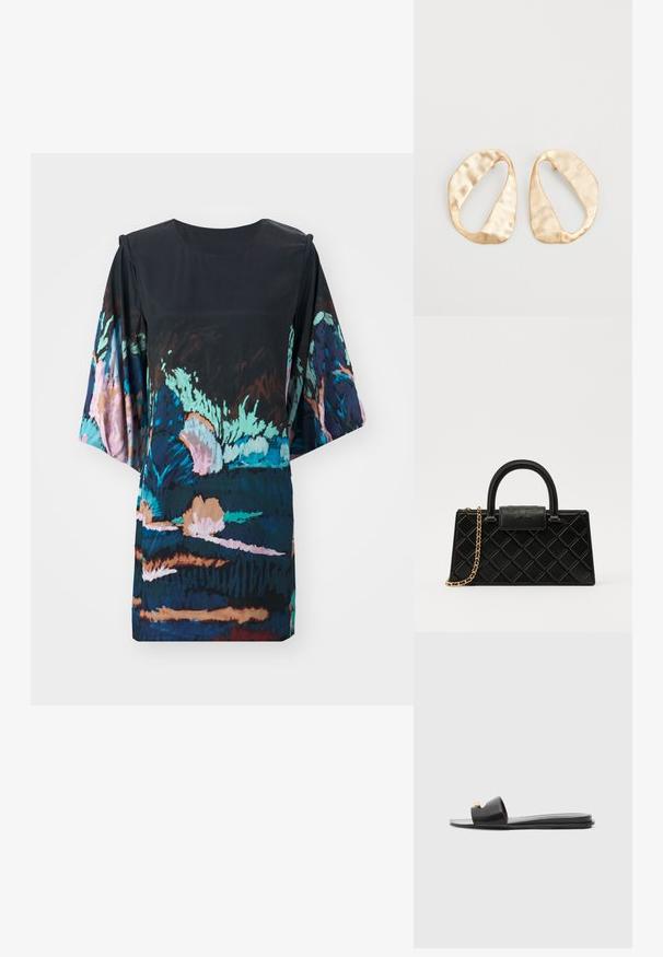 Robe noire à manches courtes avec un imprimé floral abstrait dans des teintes de bleu, rose et vert ; texture douce et coupe décontractée.; Sandales noires à glissière avec un large dessus, texture en cuir lisse, design à bout ouvert et détail doré sur la sangle. Semelle plate.; Sac à main noir en cuir texturé, avec un motif en diamant, une sangle en chaîne dorée, et une poignée supérieure avec un rabat à fermeture logotypée.; Une paire de boucles d'oreilles en métal doré, de forme ovales irrégulières, avec une surface texturée et légèrement martelée sur fond blanc.