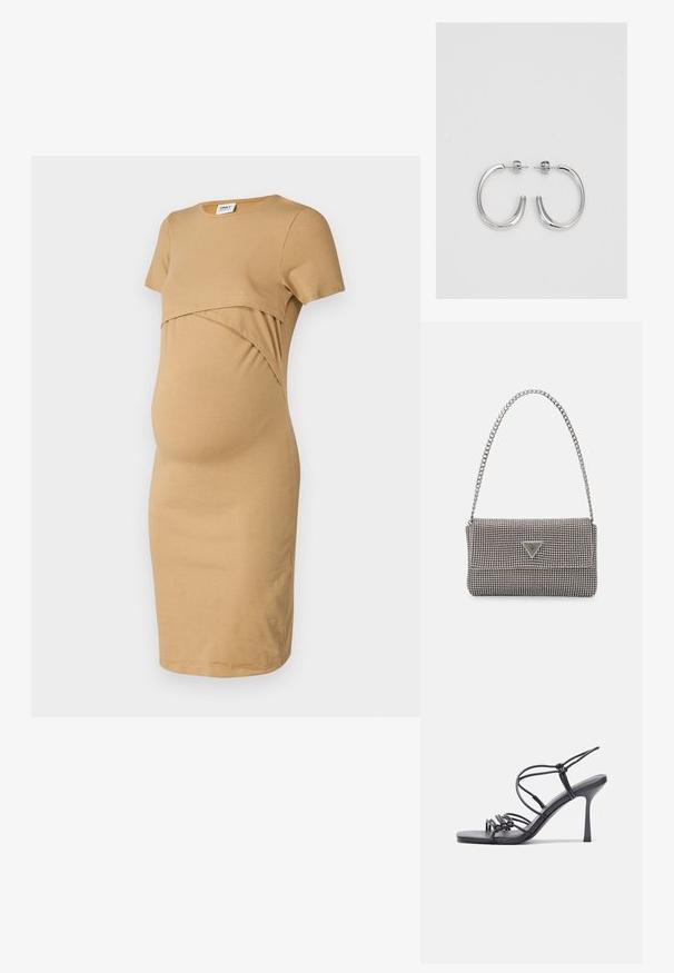 Tehotenské šaty v hnedej farbe, vyrobené z jemnej bavlny. Majú okrúhly výstrih, krátke rukávy a prehnutý dizajn na bruchu pre pohodlie.; Čierne sandále na vysokom podpätku majú tenké remienky s uzlovým dizajnom, hladký štvorcový špičku a elegantný stiletto podpätok.; Svetlošedá metalická kabelka s reťazovým popruhom, ozdobená malými kruhovými kovovými štítkami a trojuholníkovým logom značky.; Strieborné kruhové náušnice s hladkým a lesklým povrchom. Okrúhly tvar, ľahký dizajn, s uzáverom na kolík.