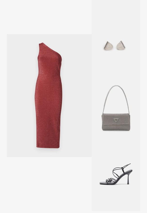 Asimetriškas raudonas su vienu petimi suknios dizainas, pagamintas iš žėrinčios, tekstūruotos medžiagos. Prigludusi siluetas su vidutinio ilgio apvadu.; Juodos aukštakulnės sandalai pasižymi plonyčiais dirželiais su mazgo dizainu, lygiu kvadratiniu pirštu ir elegantišku stiletto kulnu.; Šviesiai pilka metalinė rankinė su grandinėlės dirželiu, papuošta mažais apvaliais metaliniais smeigėmis ir trikampiu prekės ženklu.; Sidabriniai metaliniai auskarai su lygiu, ašaros formos dizainu ir blizgiu paviršiumi. Subtilūs raižiniai prideda detalumo. Minimalistinis dizainas.