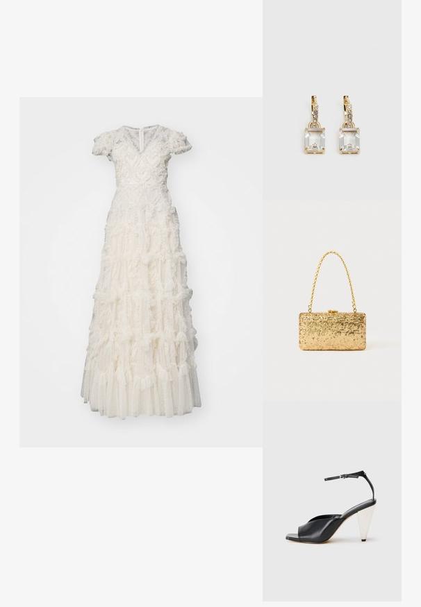 Needle & Thread AMORETTE V NECK GOWN - Apģērbs svinīgiem gadījumiem - cream; Melnas ādas augstpapēžu sandales ar atvērto purngali, asimetrisku dizainu, potītes siksniņu un metāla koniskām papēžiem. Virsma ir gluda.; Zelta sekmju soma ar taisnstūra formu, kurai ir savīti ķēdes rokturi un metāla aizdare, kas atspoguļo gaismu ar teksturētu apdari.; Zeltītas auskaru rotas, kuru centrā ir taisnstūra formas caurspīdīgs kristāls, kas karājas zem mazu, apaļu caurspīdīgu akcentu rindas. Elegants, mūsdienīgs dizains.