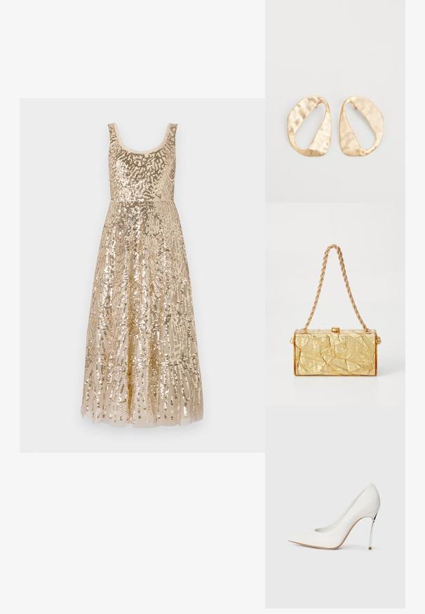 Beige kleit sädelustega, millel on ringjalt lõigatud kaelus, kaunistatud keerukate mustritega, millel on liibuv bodice, mis voolab täispikkusesse seeliku.; Valged kõrged kontsad terava ninaga, kaetud peene sädelusega. Hõbedane metallist konts toob esile kontrasti. Elegantne disain.; Kuldne korter struktuuriga käekott, millel on ristkülikuline kuju, kettling ja ülaosas klambriga sulgur. Sile, läikiv viimistlus.; Eba paar eba ebaorditud ovaalkujulisi kuldehhe kaal setertu, kerge keersuju pinnaga valgel taustal.