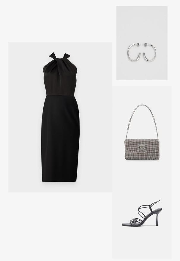Fekete pánt nélküli ruha, amely egy csomózott dizájnnal rendelkezik a felsőrészén, testhezálló derékkal és egyenes fazonnal térdig. Simább anyagtextúra.; Fekete magas sarkú szandálok vékony pántokkal, csomózott mintával, sima négyzetes orral és karcsú stiletto sarkal rendelkeznek.; Világosszürke fémes kézitáska lánc pánttal, kis kör alakú fém kifinomult díszítéssel és háromszög alakú márkagéppel.; Ezüst karika fülbevalók sima, fényes felülettel. Lekerekített forma, könnyű kialakítással, tűs zárómechanizmussal.