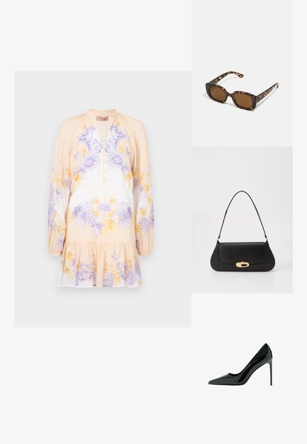 TWINSET DRESS - Denní šaty - lavender/yellow; Černé lakované střevíce na vysokém jehlovém podpatku s špičatou špičkou a hladkým, lesklým povrchem; vysoký, štíhlý podpatek; minimalistický design.; Sluneční brýle ve skořápce želvy s kulatým, širokým rámem a hnědými čočkami. Mají jemné vzory a rovné, zúžené stranice.; Černá kožená kabelka s zakřiveným designem, zlatými akcenty a horním uchem. Vybavena elegantním zavíráním a hladkým povrchem.