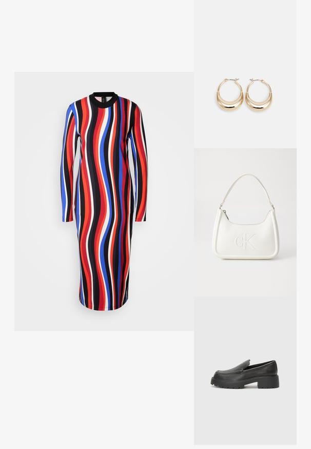 Dolga obleka z dolgimi rokavi, ki se ponaša z večbarvnim valovitim vzorcem v rdeči, modri, beli in črni barvi. Narejena iz rebraste tkanine, okrogla zasnova ovratnika.; Črne usnjene loafers čevlje z zaobljenim nosom, debelim teksturiranim podplatom in minimalnimi šivi. Elegantna zasnova brez vidnih vezalk ali kovinskih delov.; Bela usnjena torbica s ukrivljeno obliko, ki na sprednji strani nosi vžgano logo "CK" in ima eno naramnico. Zadrga za zapiranje na vrhu.; Zlato obarvani uhani v obliki obroča s polmesecem, polirna površina in zaklepanje s tečajem. Gladka tekstura in odsevna površina povečujeta vidnost.
