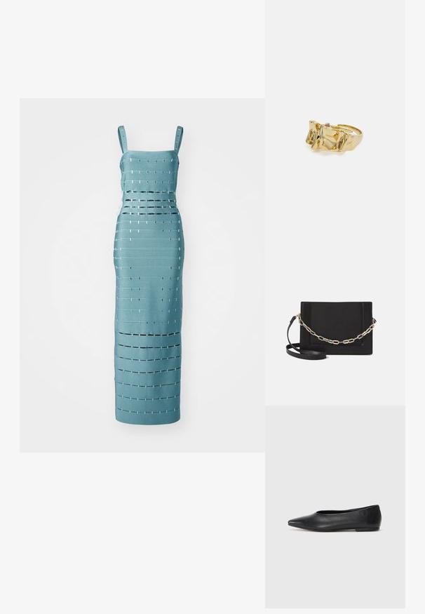 Un abito senza maniche turchese caratterizzato da ritagli orizzontali e verticali con accenti metallici, sagomato per una silhouette aderente.; Ballerine in pelle nera, punta affusolata, design minimalista, texture liscia, tacco basso, senza hardware o decorazioni visibili.; Borsa a tracolla nera in pelle con una texture liscia, forma rettangolare e dettaglio in catena metallica sul davanti. Inclusa una tracolla regolabile.; Anello d'oro con design testurizzato e ondulato, caratterizzato da tre picchi prominenti. Superficie liscia e lucida con una fascia aperta per una vestibilità regolabile.