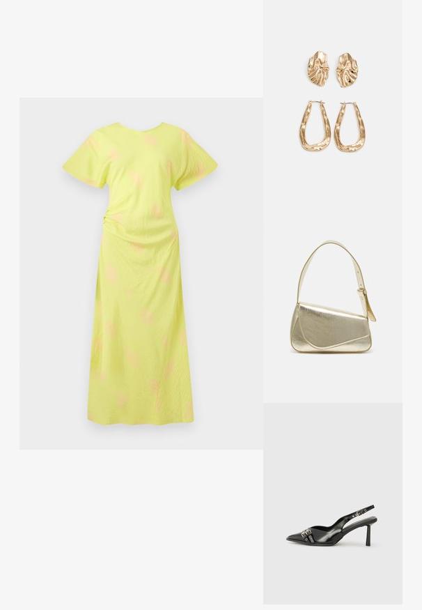 Gelbes Maxikleid mit kurzen, weit geschnittenen Ärmeln. Verfügt über eine weiche Textur und subtile pinke Akzente im Stoff. Gerafftes Seitendetail.; Schwarzer Lackleder Slingback-Schuh mit spitzem Zehenbereich, Knöchelriemen mit silbernen Schnallen und Beschlägen sowie einem schlanken Absatz.; Goldfarbene metallische Handtasche mit strukturiertem Design, glatter Textur und verstellbarem Tragegurt. Sie verfügt über eine einzigartige dreieckige Form und minimalistische Nähte.; Ohrringe in Goldoptik mit strukturierten, gewellten Formen. Beinhaltet skulpturale Clip-Ohrringe und ein offenes Hoop-Design mit gehämmertem Finish.