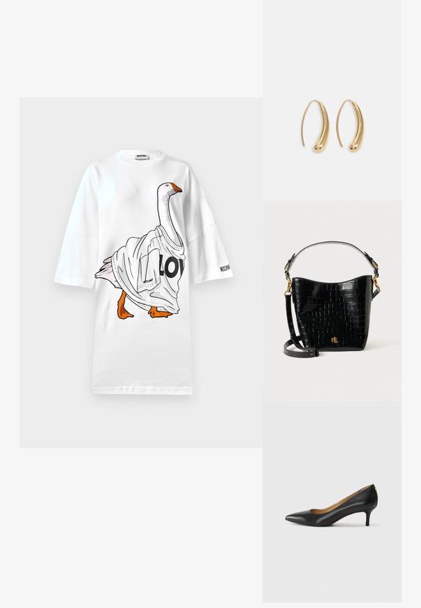 Vit oversized t-shirt med en illustrerad gås som bär en vit tröja med "LO" tryckt på. Korta ärmar och mjuk bomullstextur.; Svart läderpumps med spetsig tå, låg klack och slät yta. Har en liten öppning framtill och minimal hårdvara bak.; Svart krokodilpräglad läderväska med en bågformad design, guldfärgade detaljer, en justerbar rem och en logodetalj framtill.; Guldtonade metallörhängen i en kurvad, avlång form. Har en slät, glänsande yta och en rundad spets för en extra detalj.