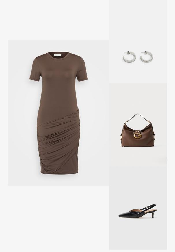 Hnedé priliehavé šaty vyrobené z mäkkého, elastického materiálu. Majú okrúhly výstrih, krátke rukávy a zberanú dekoráciu na jednej strane.; Čierne lakovanej kožené lodičky so špicatou špičkou, malým opätkom a výrezom na priehlavku. Akcent zlatého kovania na boku.; Hnedá kožená kabelka s textúrovaným povrchom, so zlatým kovovým zapínaním a jedným zakriveným ramenným popruhom.; Strieborné kruhové náušnice s hladkým povrchom a radom malých čírych kamenčekov pozdĺž dolného okraja, so zapínaním na kolík.