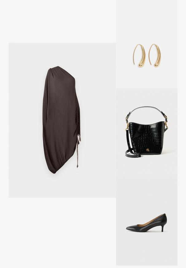 Asymetryczny brązowy materiał z drapowaniem z jedną stroną zbieraną i szczegółem zaciągania, gładka tekstura i minimalistyczny design.; Czarne skórzane szpilki z wąskim noskiem, niskim obcasem i gładką fakturą. Posiadają lekko otwarte przody i minimalne okucia z tyłu.; Czarna torba ze skóry z tłoczeniem w krokodylą skórę o zaokrąglonym kształcie, z akcentami ze złotego metalu, regulowanym paskiem oraz detalem logo z przodu.; Złote metalowe kolczyki w kształcie obręczy o zakrzywionym, wydłużonym kształcie. Posiadają gładką, błyszczącą powierzchnię oraz zaokrąglony koniec dla dodatkowego efektu.