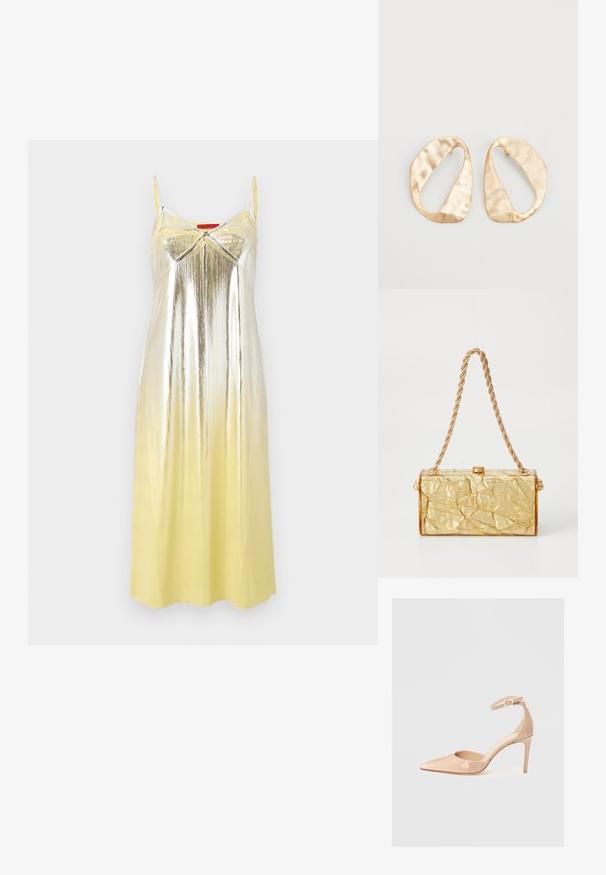MAX&Co. BRIGHTON - Koktailové šaty/večierkové šaty - yellow; Naha lesklá kožená topánka s ostrou špičkou a remienkom okolo členka, s ihlovým podpätkom, s hladkým povrchom a minimalistickým dizajnom.; Zlatá kabelka s pokrčenou textúrou, s obdĺžnikovým tvarom, disponujúca reťazovým popruhom a zapínaním na vrchu. Hladký, lesklý povrch.; Pár nepravidelných oválnych zlatistých kovových náušníc s textúrovaným, mierne rozbitým povrchom na bielom pozadí.