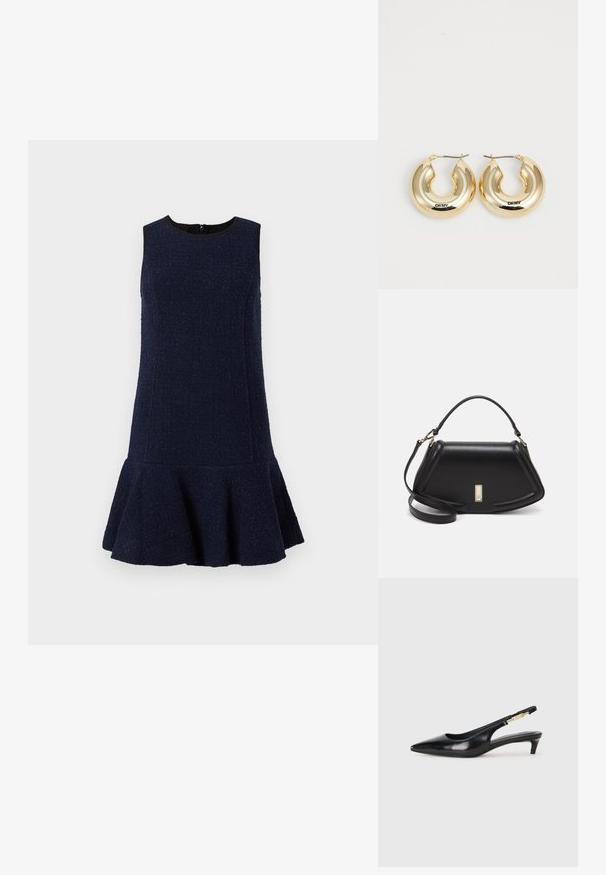 Námořnická modrá bezramínková šaty s texturovaným povrchem, přiléhavým živůtkem a rozšířeným lemem. Obsahuje kulatý výstřih a zadní zip.; Černé kožené boty na podpatku s otevřenou patou a špičatou špičkou, s tenkým podpatkem a zlatým akcentem na nastavitelném pásku. Hladký povrch.; Černá kožená kabelka se strukturovaným designem, jejíž tvar je zkrácený, má horní rukojeť a zlaté kovové detaily. Součástí je i nastavitelný ramenní popruh.; Zlaté kruhové náušnice s hladkým, zaobleným designem a lesklým povrchem, vybavené sponou pro zajištění. Vystouplý nápis "DKNY".